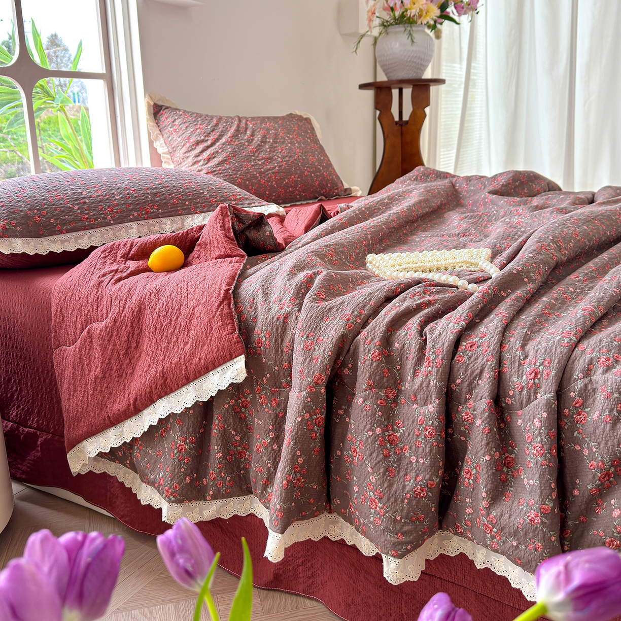 91家纺网 家纺一手货源 找家纺 竹合家纺 2026新品泡芙纱夏被四件套全棉镂空花边泡泡皱皱纱夏凉被 复古繁花