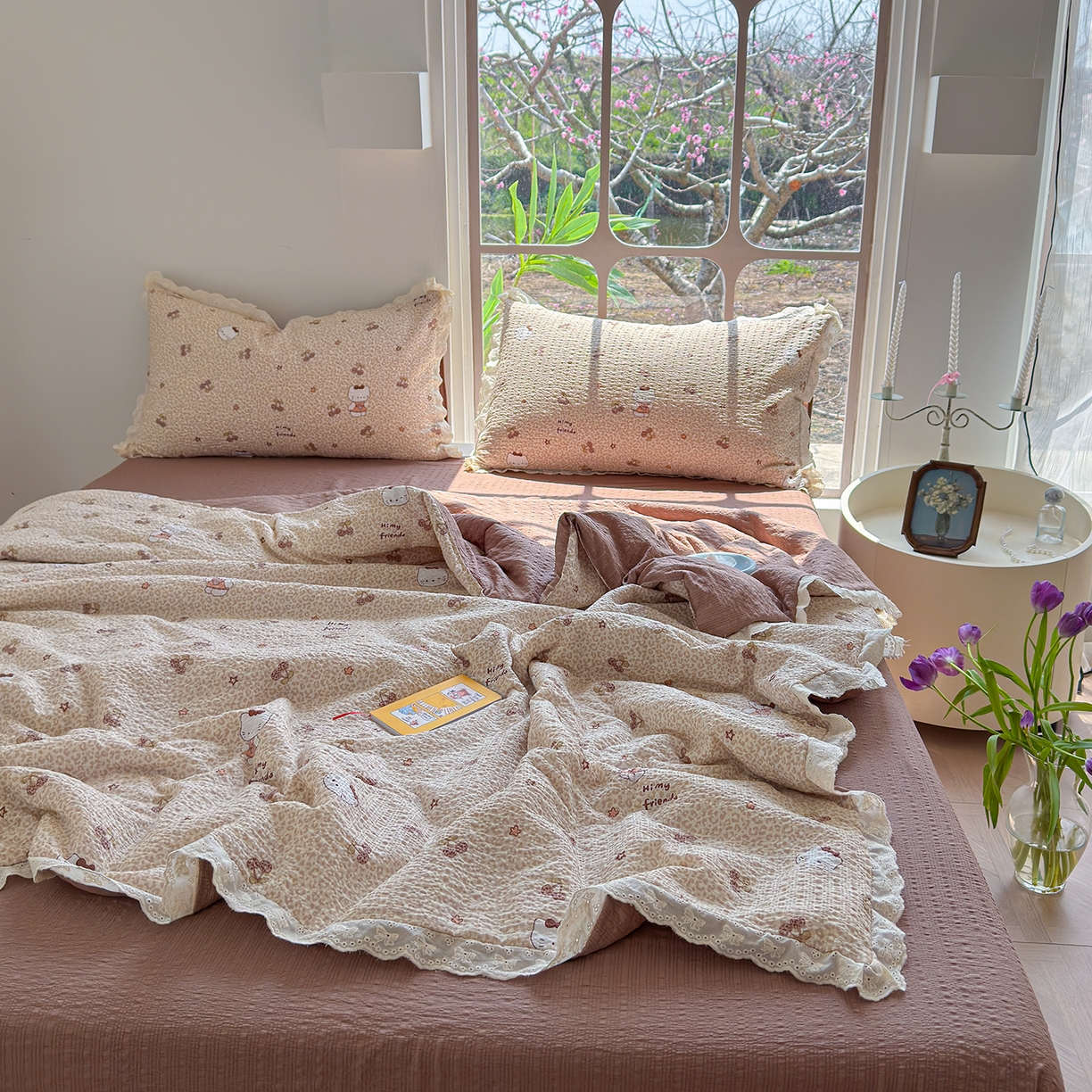 91家纺网 家纺一手货源 找家纺 竹合家纺 2026新品泡芙纱夏被四件套全棉镂空花边泡泡皱皱纱夏凉被 豹纹喵