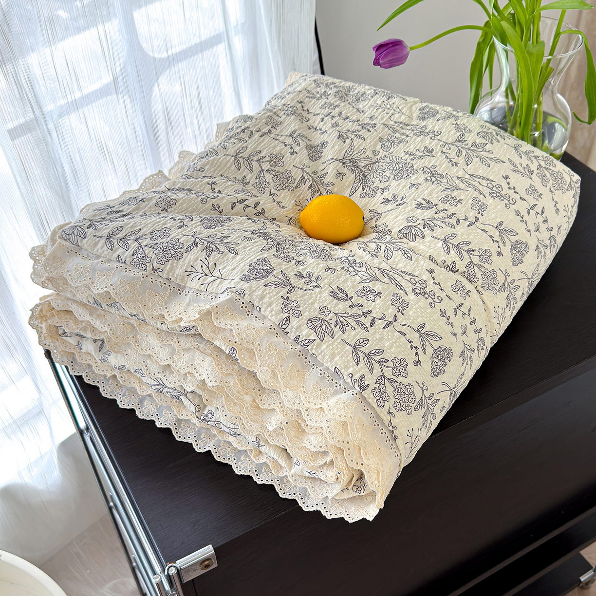 91家纺网 家纺一手货源 找家纺 竹合家纺 2026新品泡芙纱夏被四件套全棉镂空花边泡泡皱皱纱夏凉被 空谷幽兰