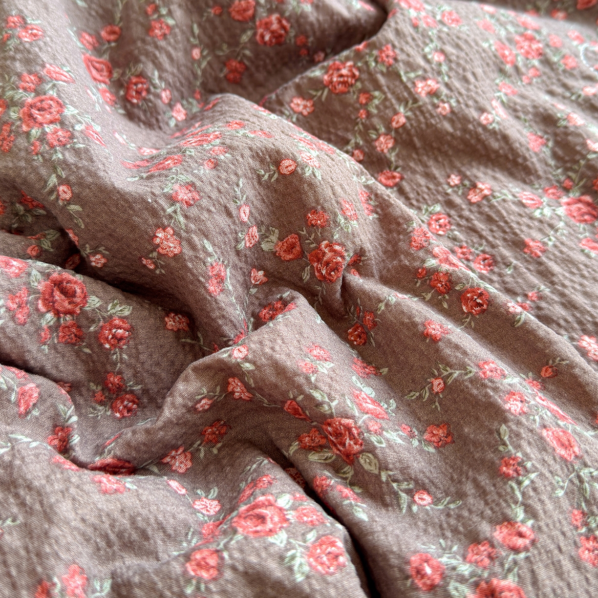 91家纺网 家纺一手货源 找家纺 竹合家纺 2026新品泡芙纱夏被四件套全棉镂空花边泡泡皱皱纱夏凉被 复古繁花