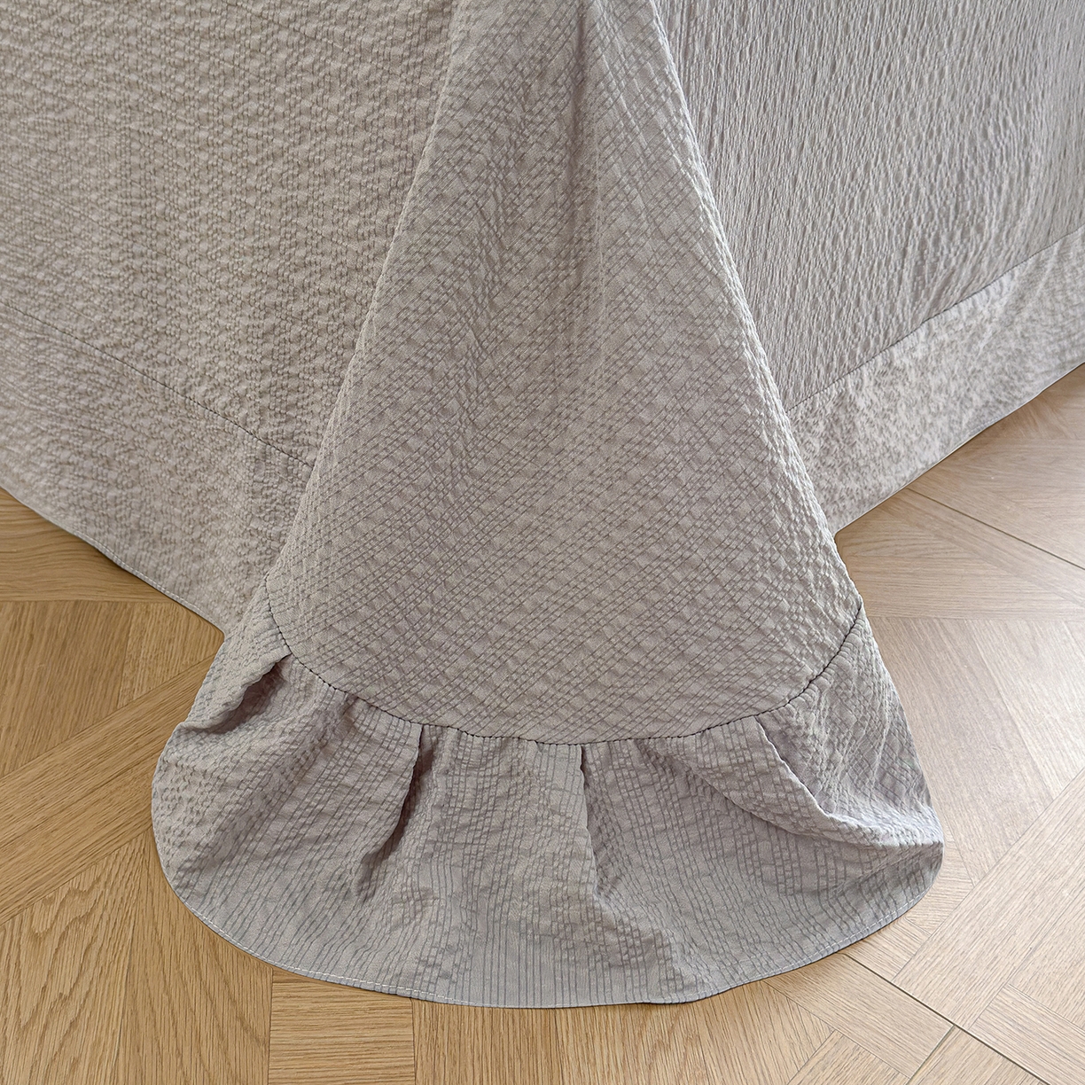 91家纺网 家纺一手货源 找家纺 竹合家纺 2026新品泡芙纱夏被四件套全棉镂空花边泡泡皱皱纱夏凉被 空谷幽兰