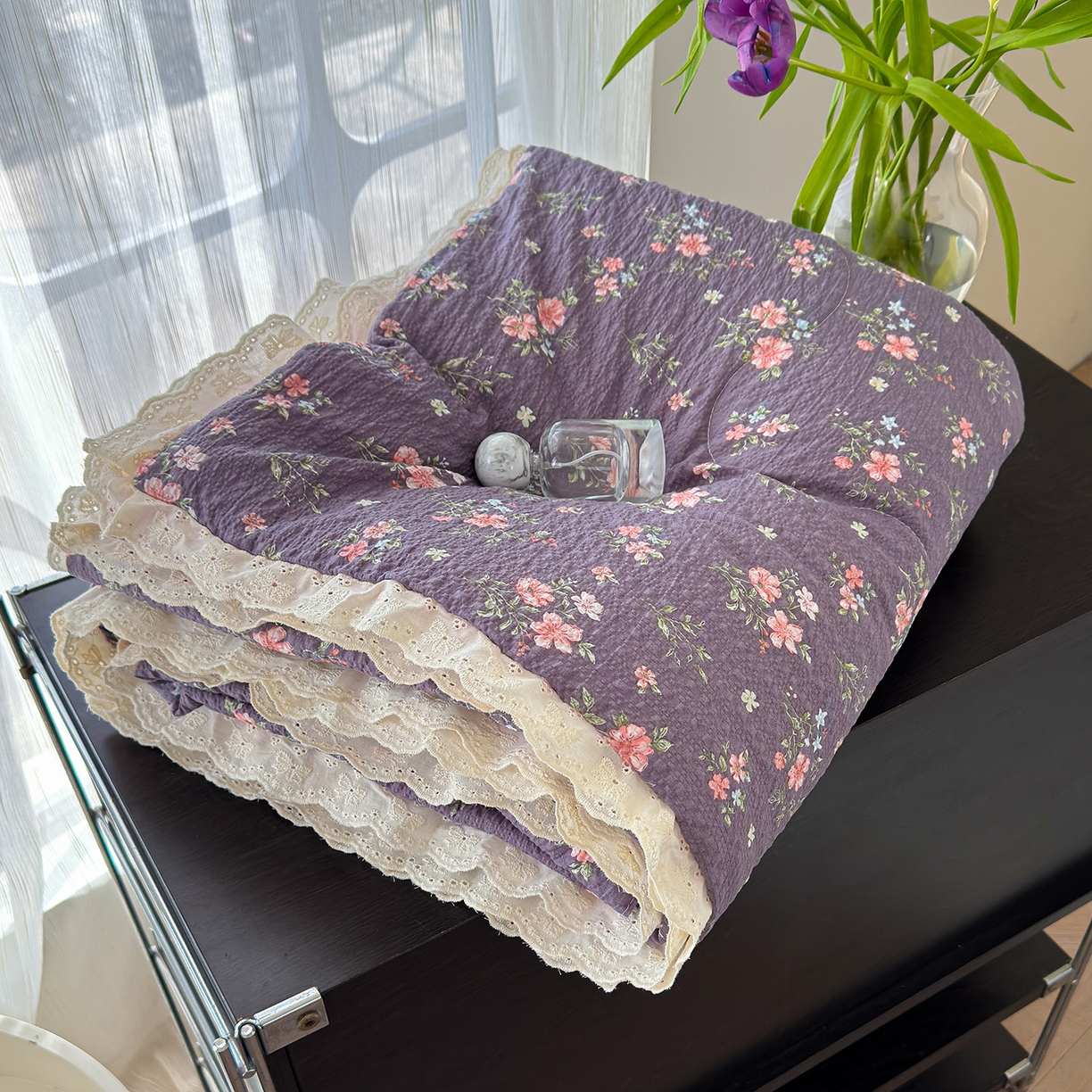 91家纺网 家纺一手货源 找家纺 竹合家纺 2026新品泡芙纱夏被四件套全棉镂空花边泡泡皱皱纱夏凉被 蔷薇梦境