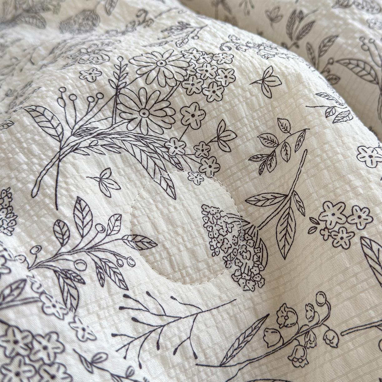 91家纺网 家纺一手货源 找家纺 竹合家纺 2026新品泡芙纱夏被四件套全棉镂空花边泡泡皱皱纱夏凉被 空谷幽兰