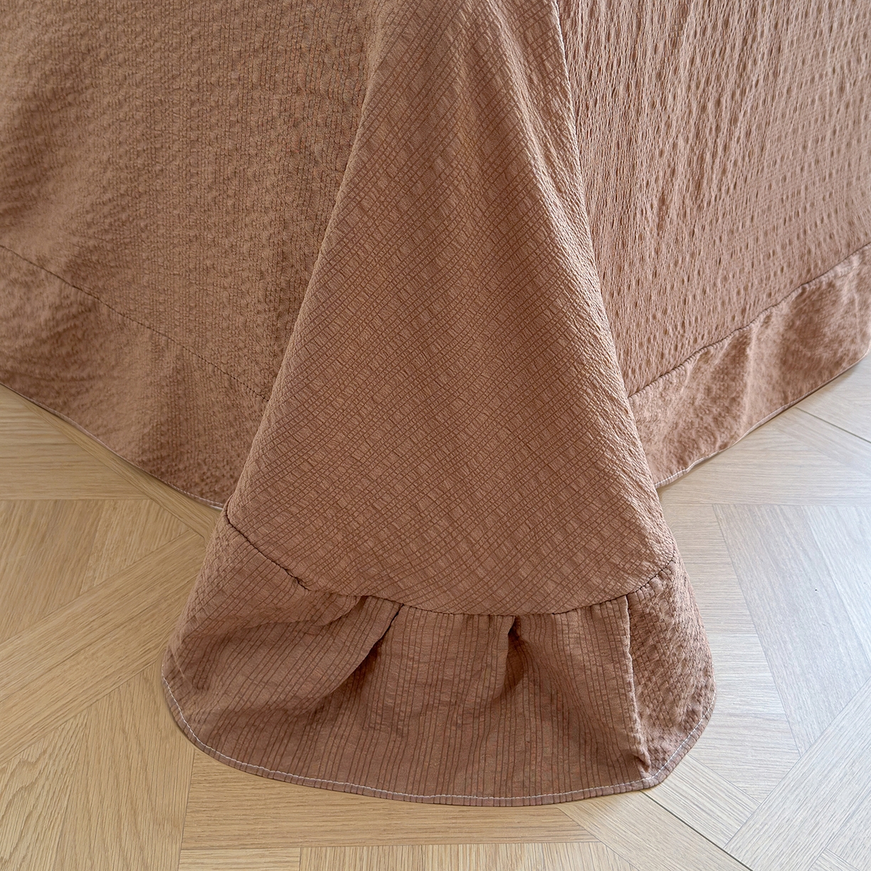 91家纺网 家纺一手货源 找家纺 竹合家纺 2026新品泡芙纱夏被四件套全棉镂空花边泡泡皱皱纱夏凉被 豹纹喵