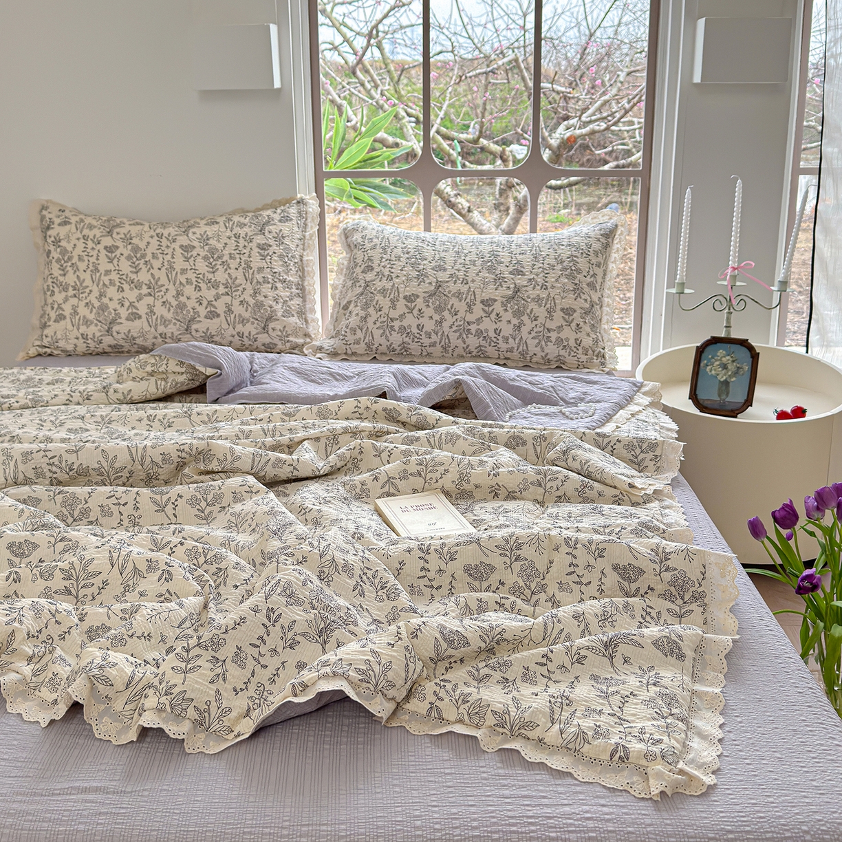 91家纺网 家纺一手货源 找家纺 竹合家纺 2026新品泡芙纱夏被四件套全棉镂空花边泡泡皱皱纱夏凉被 空谷幽兰