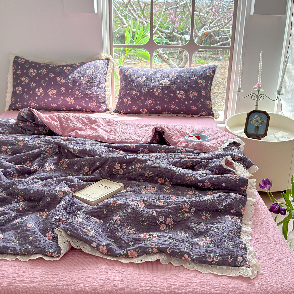 91家纺网 家纺一手货源 找家纺 竹合家纺 2026新品泡芙纱夏被四件套全棉镂空花边泡泡皱皱纱夏凉被 蔷薇梦境