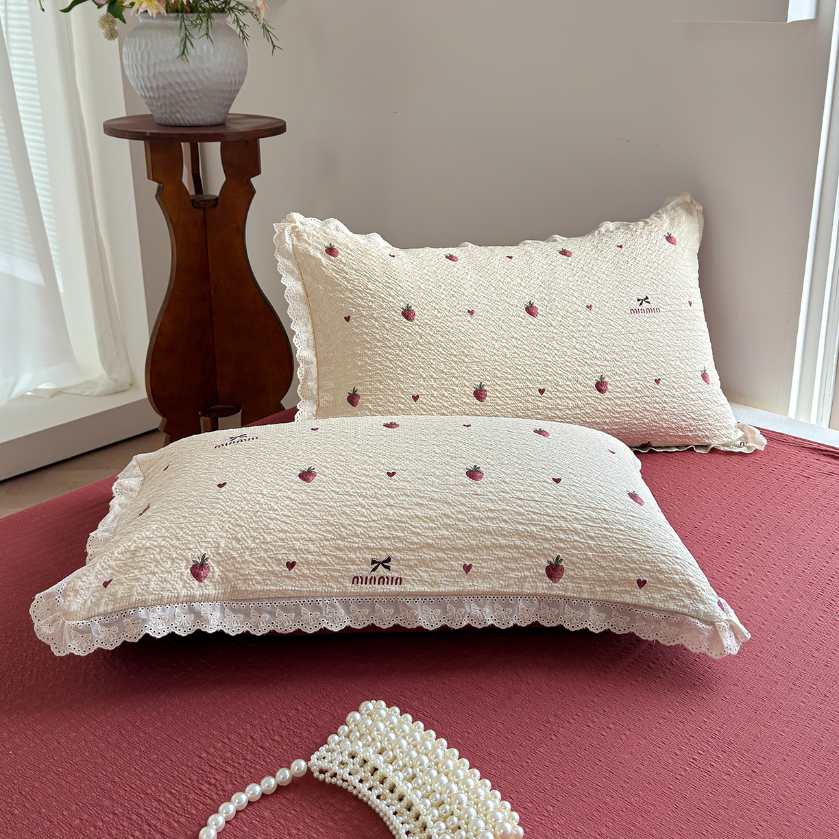 91家纺网 家纺一手货源 找家纺 竹合家纺 2026新品泡芙纱夏被四件套全棉镂空花边泡泡皱皱纱夏凉被 草莓派