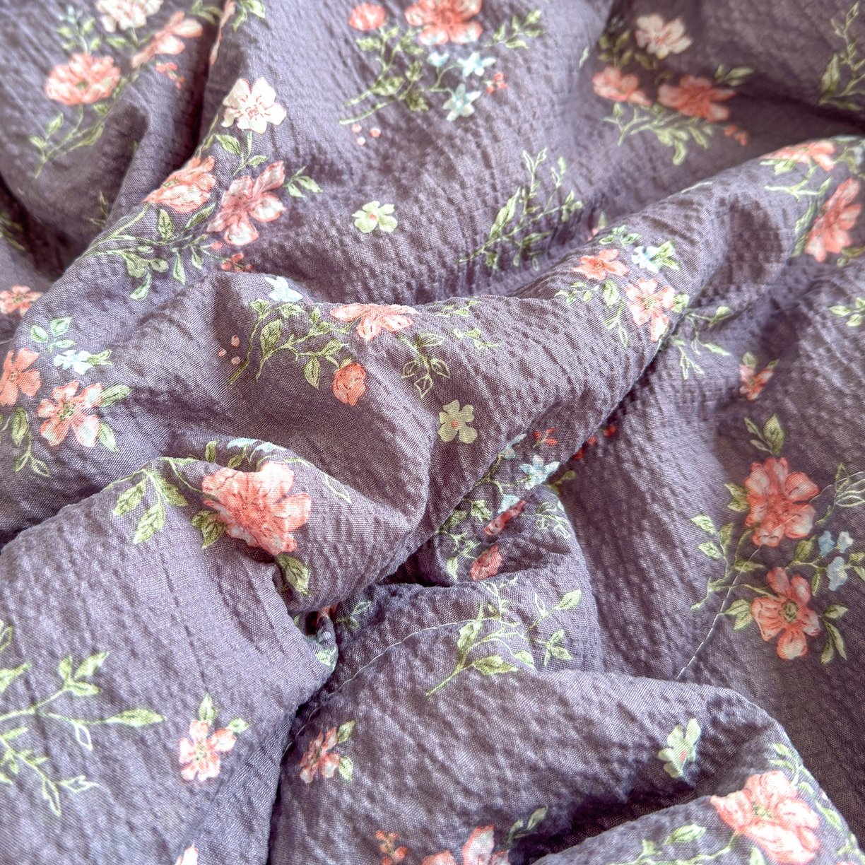 91家纺网 家纺一手货源 找家纺 竹合家纺 2026新品泡芙纱夏被四件套全棉镂空花边泡泡皱皱纱夏凉被 蔷薇梦境