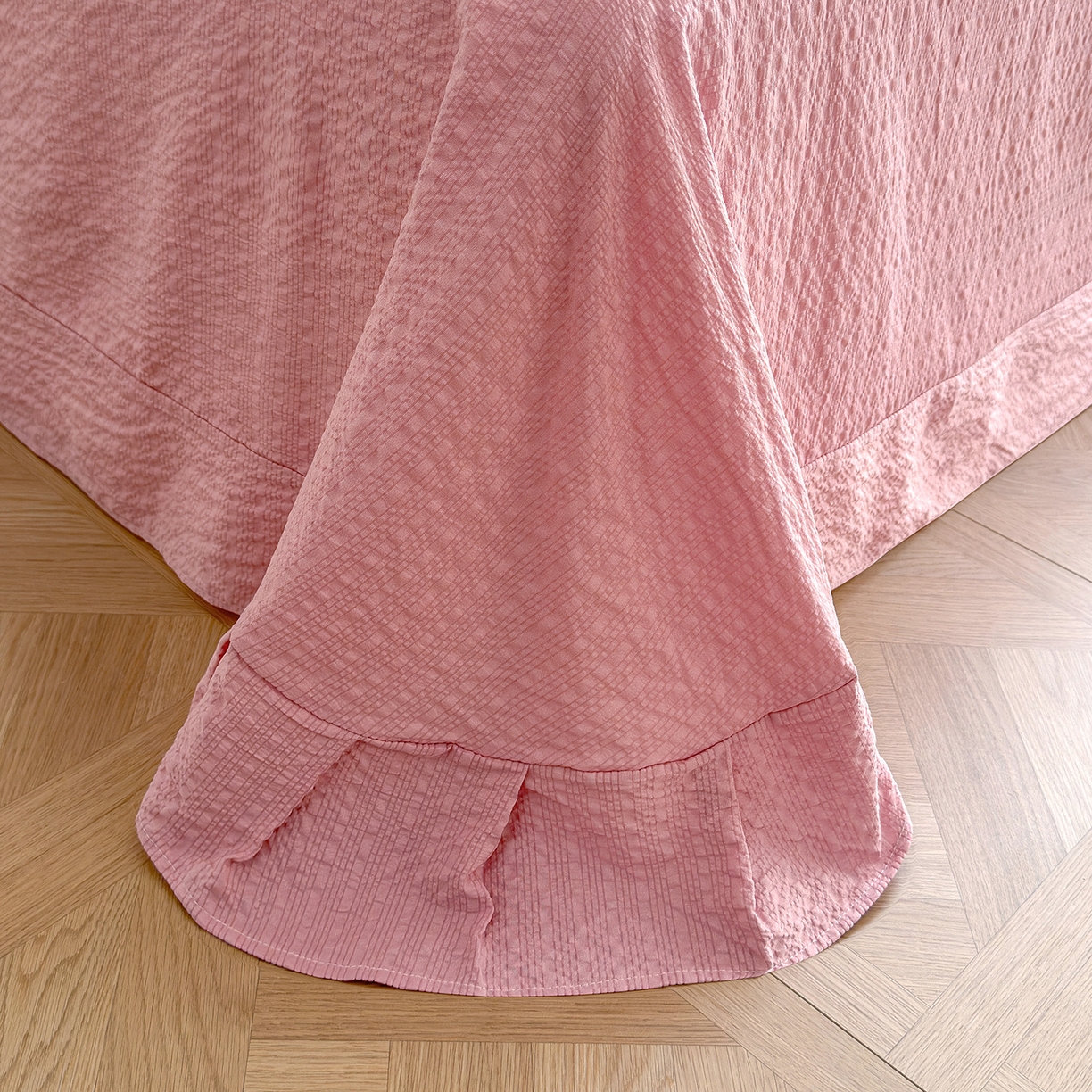 91家纺网 家纺一手货源 找家纺 竹合家纺 2026新品泡芙纱夏被四件套全棉镂空花边泡泡皱皱纱夏凉被 蔷薇梦境