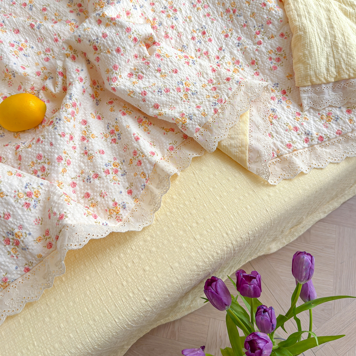 91家纺网 家纺一手货源 找家纺 竹合家纺 2026新品泡芙纱夏被四件套全棉镂空花边泡泡皱皱纱夏凉被 海棠未眠