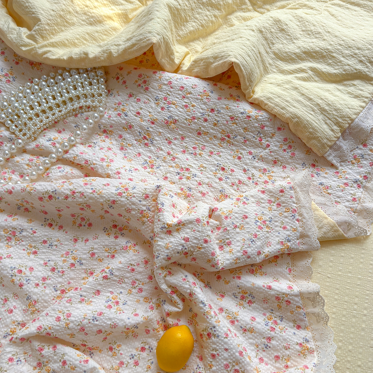 91家纺网 家纺一手货源 找家纺 竹合家纺 2026新品泡芙纱夏被四件套全棉镂空花边泡泡皱皱纱夏凉被 海棠未眠