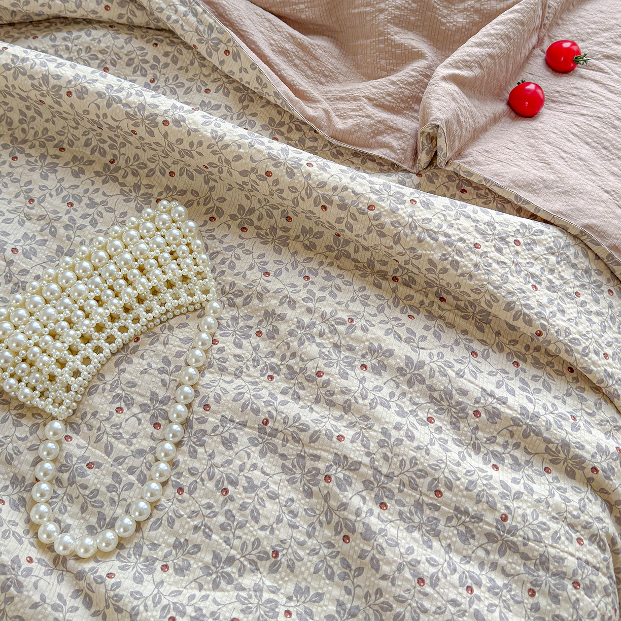 91家纺网 家纺一手货源 找家纺 竹合家纺 2026新品泡芙纱夏被四件套全棉镂空花边泡泡皱皱纱夏凉被 秋实