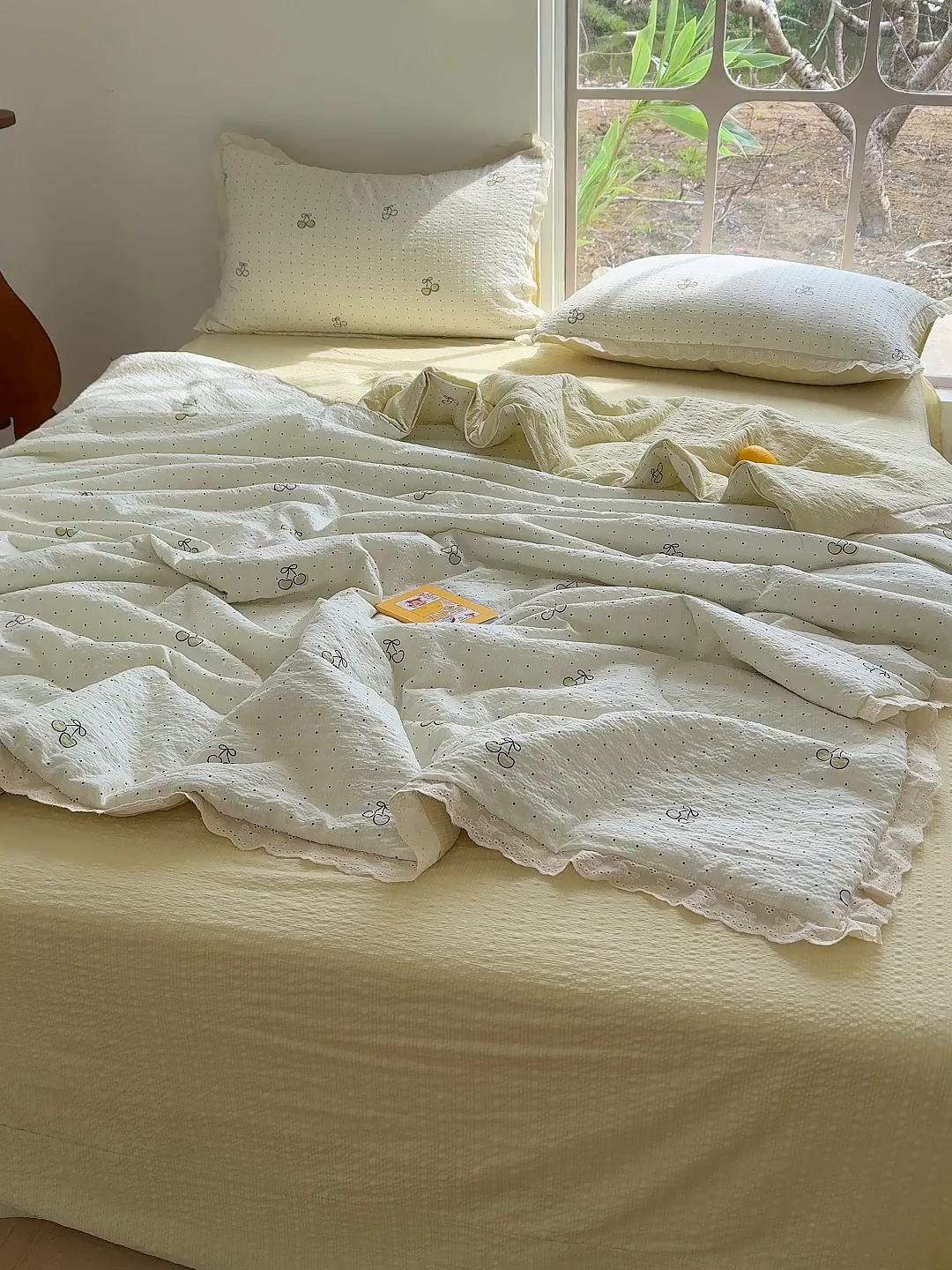 91家纺网 家纺一手货源 找家纺 竹合家纺 2026新品泡芙纱夏被四件套全棉镂空花边泡泡皱皱纱夏凉被 樱桃波波