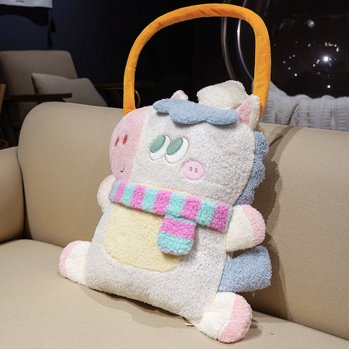 91家纺网 家纺一手货源 找家纺 仟亿莱 2026新款马小厨手提抱枕被 手提奶盖小马