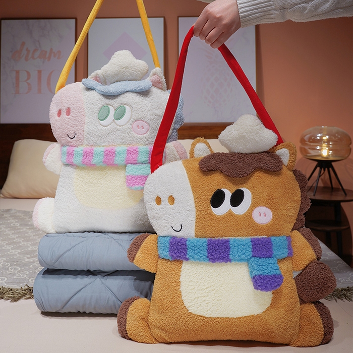 91家纺网 家纺一手货源 找家纺 仟亿莱 2026新款马小厨手提抱枕被 组合图仅供展示不可下单