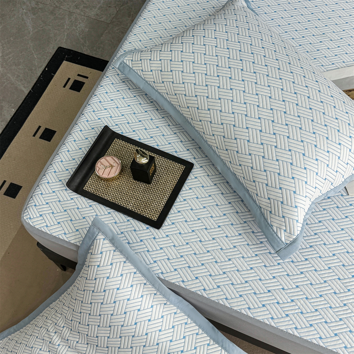 91家纺网 家纺一手货源 找家纺 （总）源舍家纺 2026新款爆款饼干花韩国豆豆A类凉席可机洗床笠款