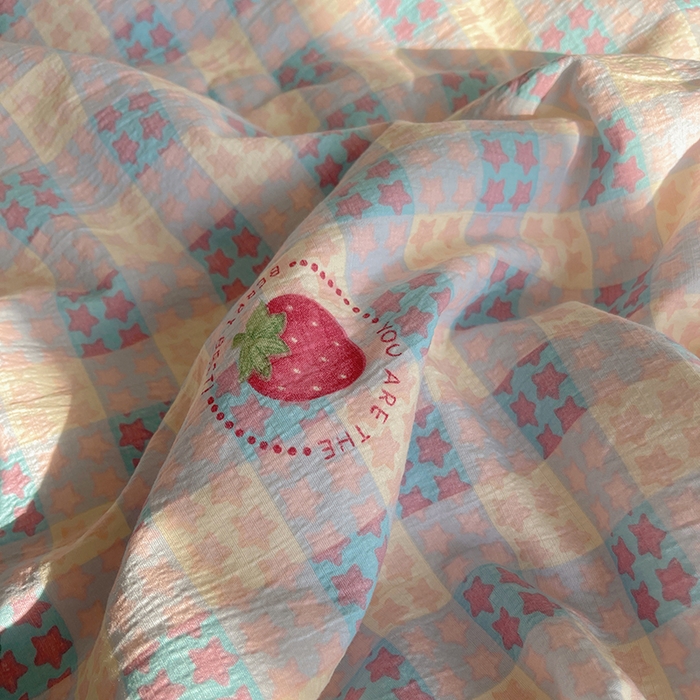 91家纺网 家纺一手货源 找家纺 繁花家居 2026新款木棉泡芙感超糯叽叽花边床盖夏被四件套 草莓很甜