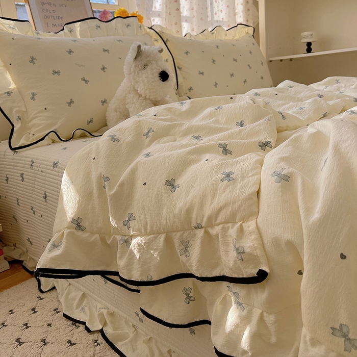 91家纺网 家纺一手货源 找家纺 繁花家居 2026新款木棉泡芙感超糯叽叽花边床盖夏被四件套 蝴蝶梦境