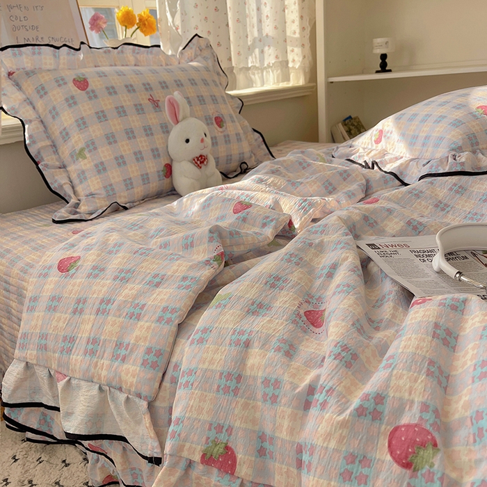 91家纺网 家纺一手货源 找家纺 繁花家居 2026新款木棉泡芙感超糯叽叽花边床盖夏被四件套 草莓很甜