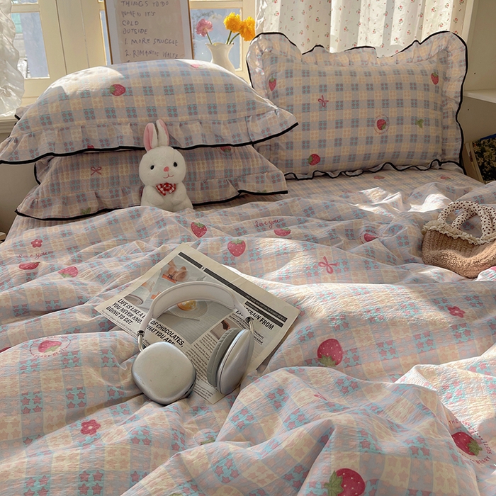 91家纺网 家纺一手货源 找家纺 繁花家居 2026新款木棉泡芙感超糯叽叽花边床盖夏被四件套 草莓很甜