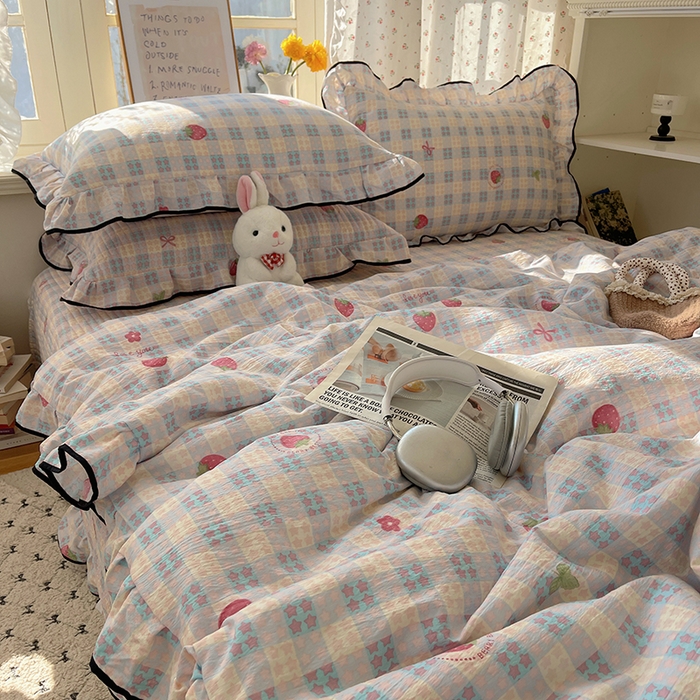 91家纺网 家纺一手货源 找家纺 繁花家居 2026新款木棉泡芙感超糯叽叽花边床盖夏被四件套 草莓很甜