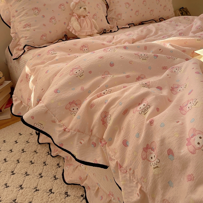 91家纺网 家纺一手货源 找家纺 繁花家居 2026新款木棉泡芙感超糯叽叽花边床盖夏被四件套 桃粉甜心