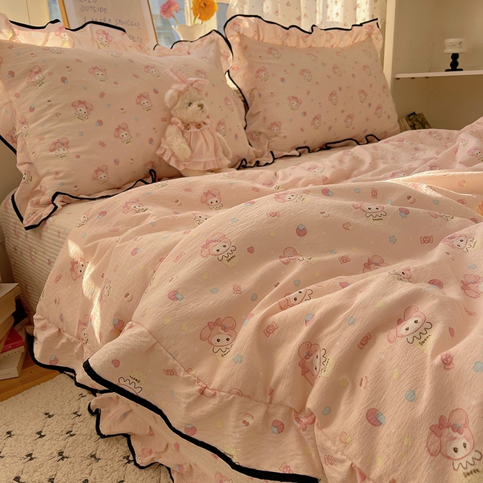 91家纺网 家纺一手货源 找家纺 繁花家居 2026新款木棉泡芙感超糯叽叽花边床盖夏被四件套 桃粉甜心