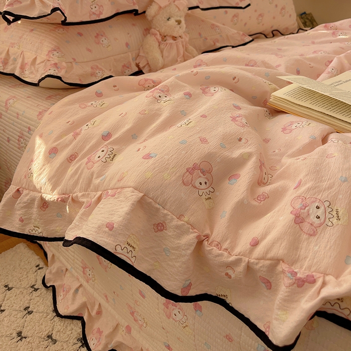 91家纺网 家纺一手货源 找家纺 繁花家居 2026新款木棉泡芙感超糯叽叽花边床盖夏被四件套 桃粉甜心