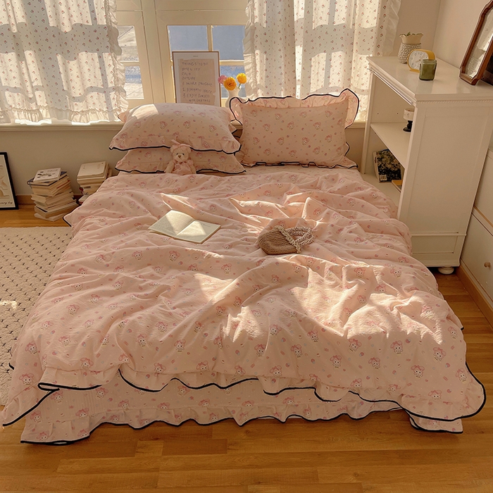 91家纺网 家纺一手货源 找家纺 繁花家居 2026新款木棉泡芙感超糯叽叽花边床盖夏被四件套 桃粉甜心