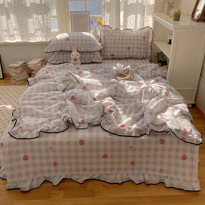 91家纺网 家纺一手货源 找家纺 繁花家居 2026新款木棉泡芙感超糯叽叽花边床盖夏被四件套 草莓很甜