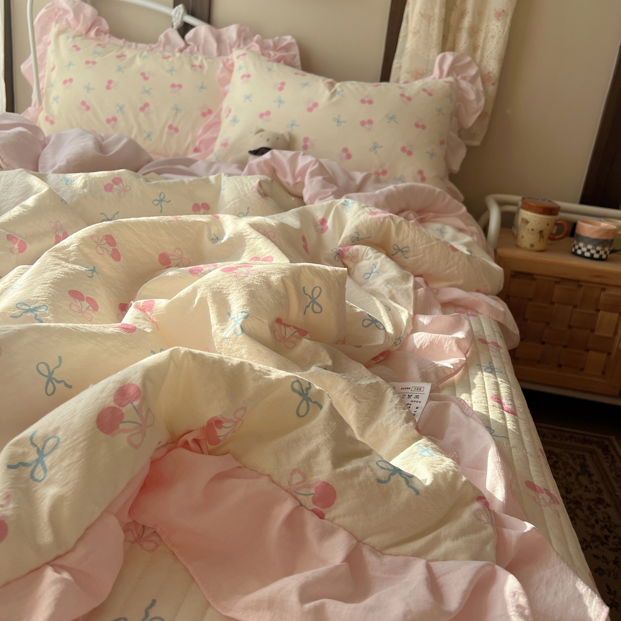 91家纺网 家纺一手货源 找家纺 繁花家居 2026新款木棉泡芙感超糯叽叽花边床盖夏被四件套 殷桃结语