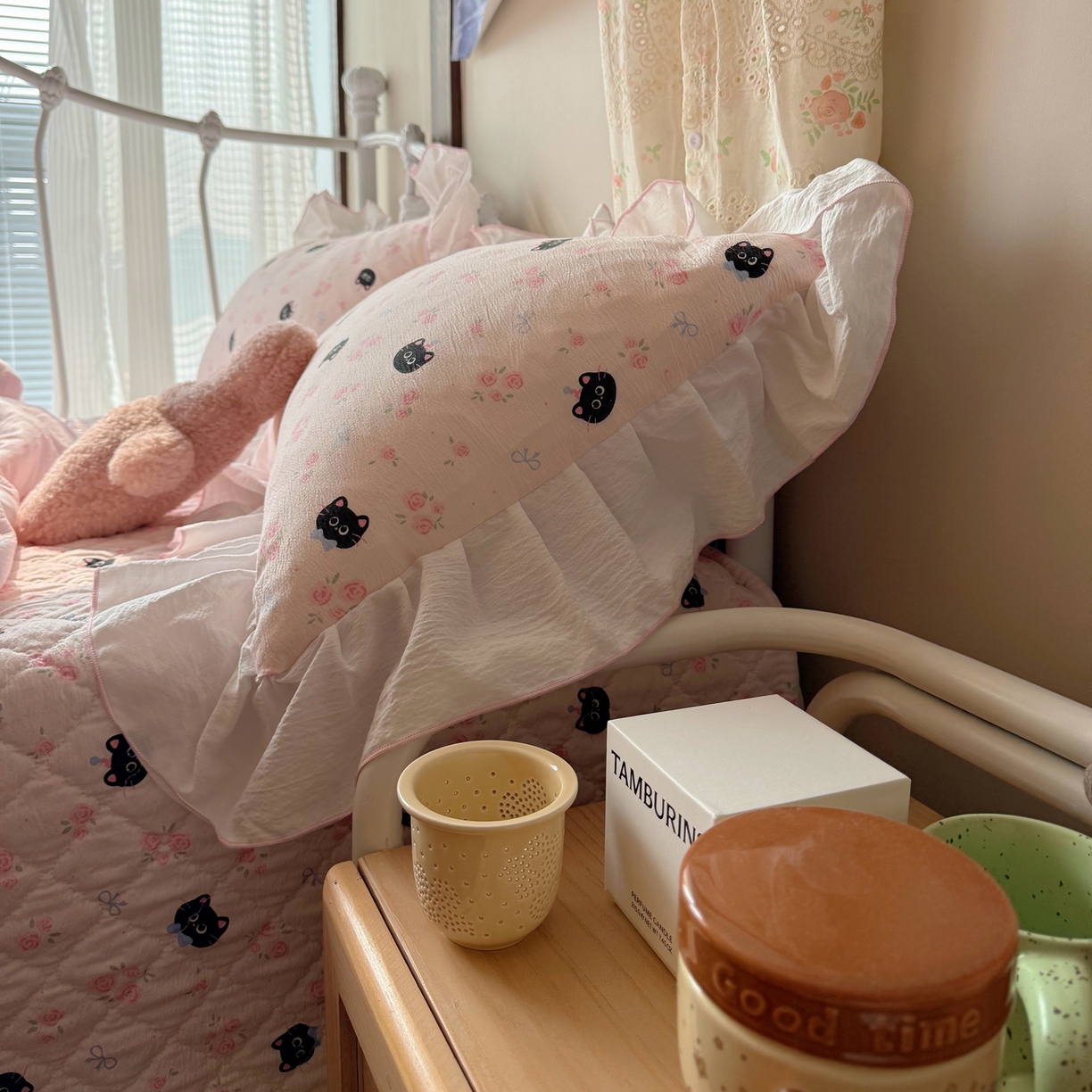 91家纺网 家纺一手货源 找家纺 繁花家居 2026新款木棉泡芙感超糯叽叽花边床盖夏被四件套 墨喵粉花