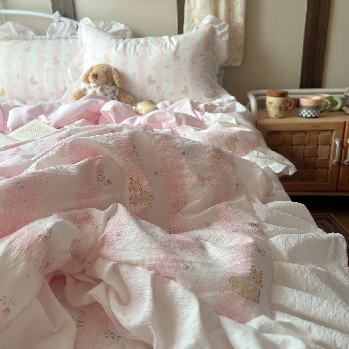 91家纺网 家纺一手货源 找家纺 繁花家居 2026新款木棉泡芙感超糯叽叽花边床盖夏被四件套 兔趣花结