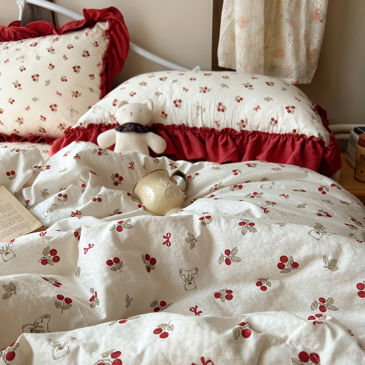 91家纺网 家纺一手货源 找家纺 繁花家居 2026新款木棉泡芙感超糯叽叽花边床盖夏被四件套 林间红果