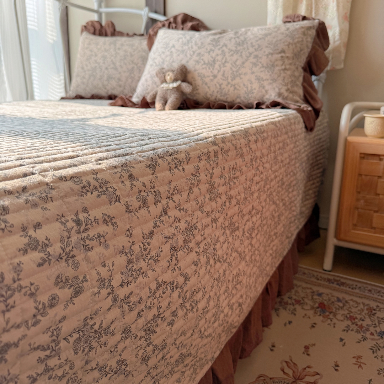 91家纺网 家纺一手货源 找家纺 繁花家居 2026新款木棉泡芙感超糯叽叽花边床盖夏被四件套 咖赫本