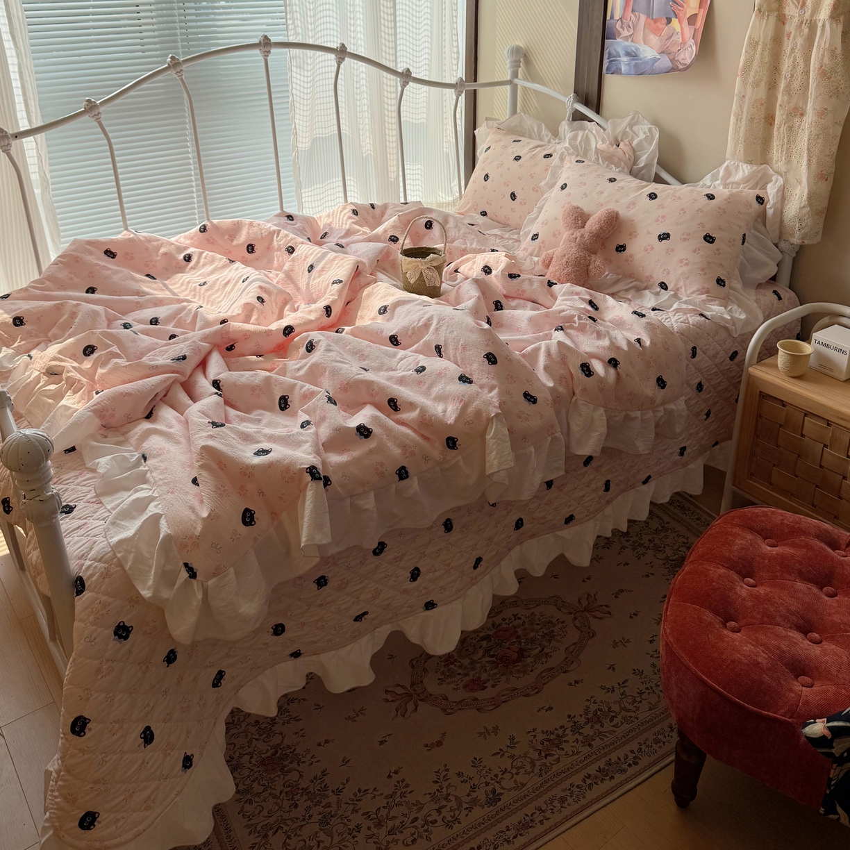 91家纺网 家纺一手货源 找家纺 繁花家居 2026新款木棉泡芙感超糯叽叽花边床盖夏被四件套 墨喵粉花