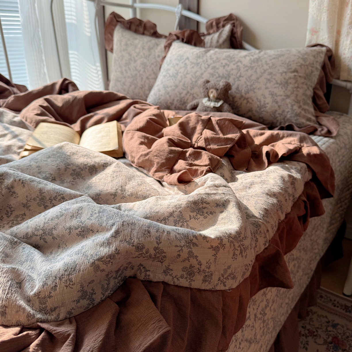 91家纺网 家纺一手货源 找家纺 繁花家居 2026新款木棉泡芙感超糯叽叽花边床盖夏被四件套 咖赫本