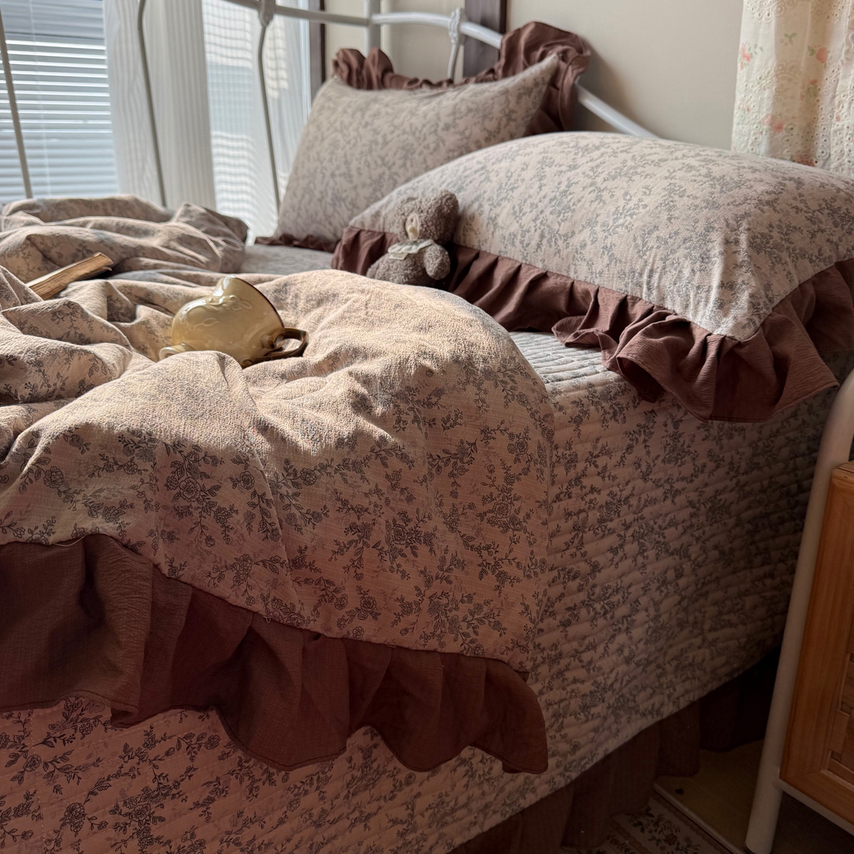 91家纺网 家纺一手货源 找家纺 繁花家居 2026新款木棉泡芙感超糯叽叽花边床盖夏被四件套 咖赫本