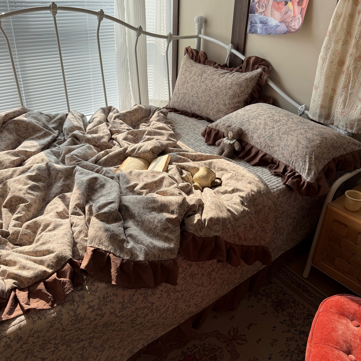 91家纺网 家纺一手货源 找家纺 繁花家居 2026新款木棉泡芙感超糯叽叽花边床盖夏被四件套 咖赫本