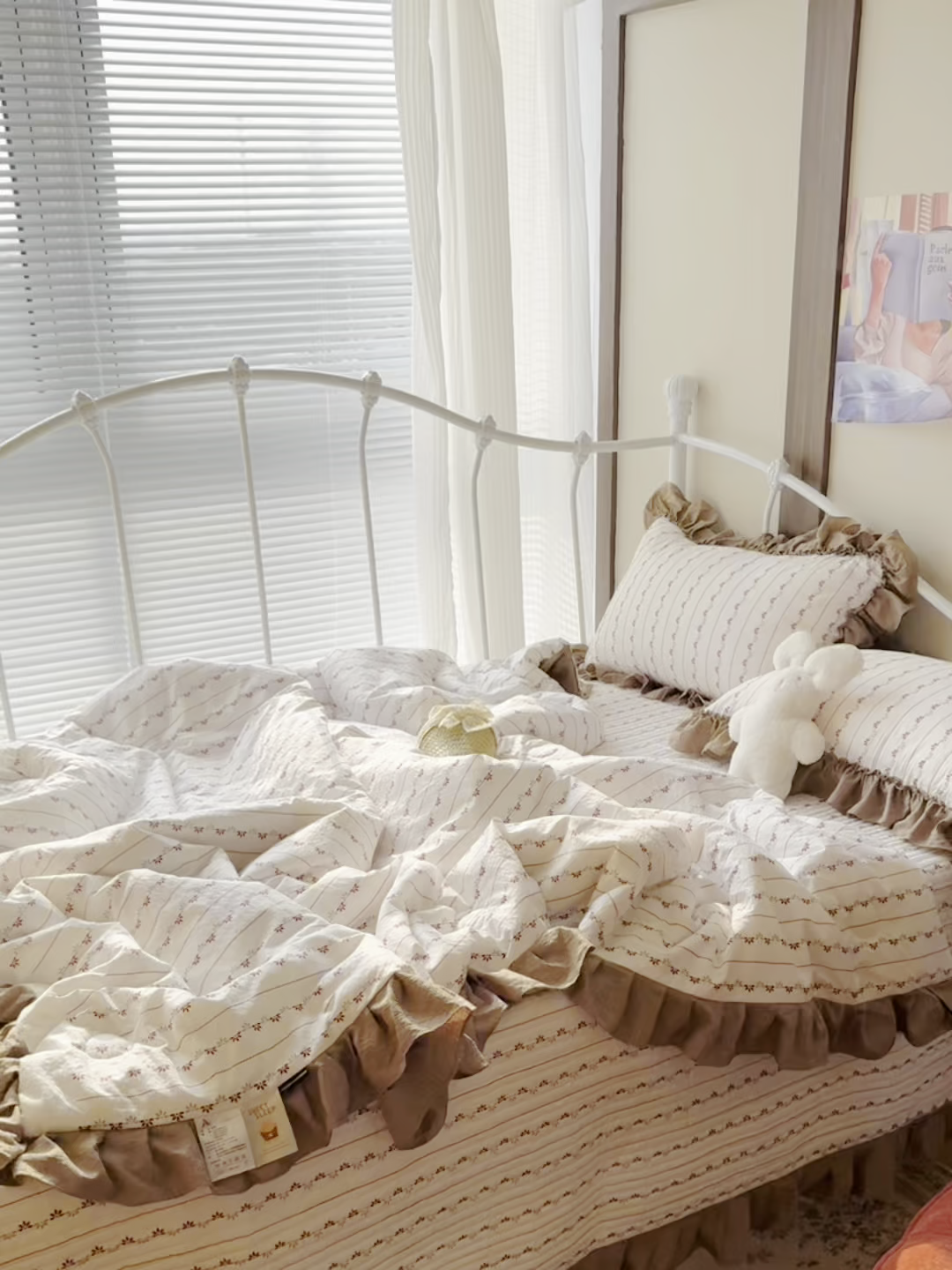 91家纺网 家纺一手货源 找家纺 繁花家居 2026新款木棉泡芙感超糯叽叽花边床盖夏被四件套 简雅红纹