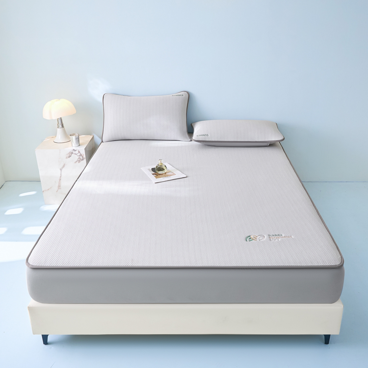 91家纺网 家纺一手货源 找家纺 欧邦 2026新款PE中分子刺绣款冰豆豆床笠夏被套件-序叶系列 序叶-灰