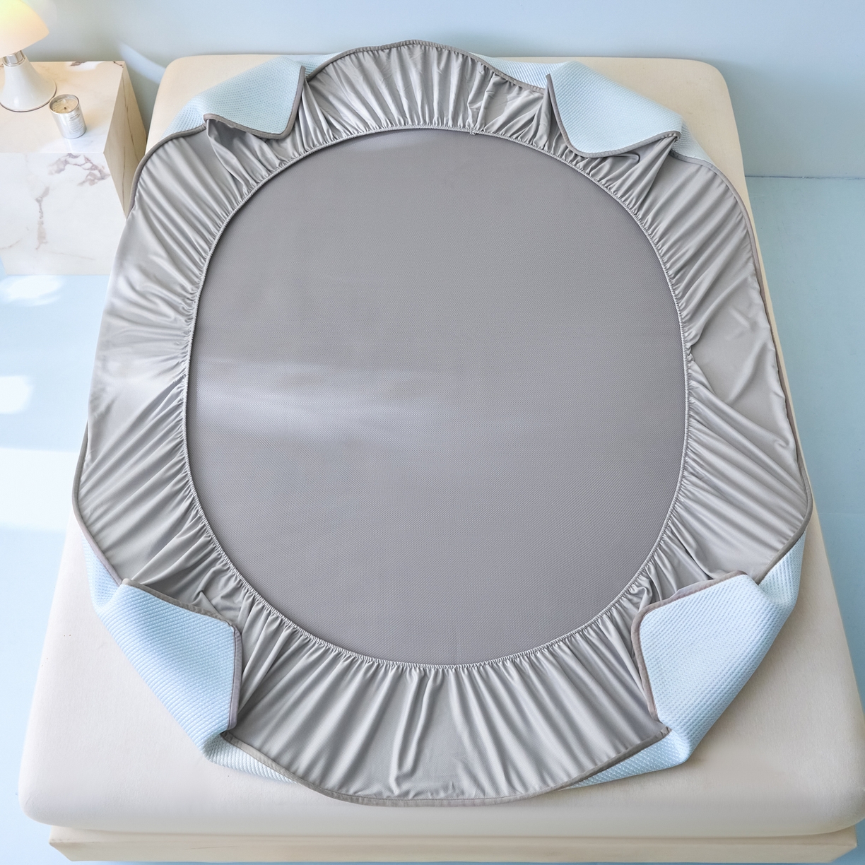 91家纺网 家纺一手货源 找家纺 欧邦 2026新款PE中分子刺绣款冰豆豆床笠夏被套件-序叶系列 序叶-蓝