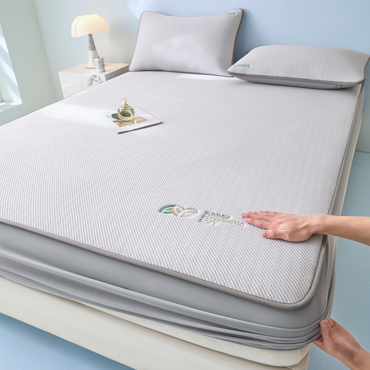 91家纺网 家纺一手货源 找家纺 欧邦 2026新款PE中分子刺绣款冰豆豆床笠夏被套件-序叶系列 序叶-灰