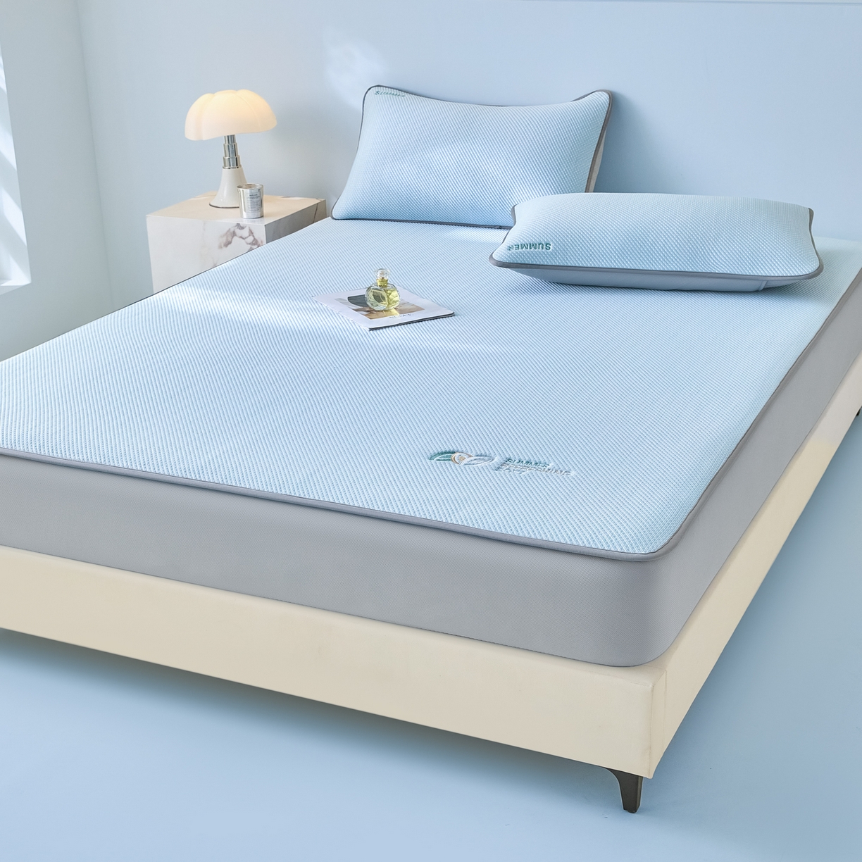 91家纺网 家纺一手货源 找家纺 欧邦 2026新款PE中分子刺绣款冰豆豆床笠夏被套件-序叶系列 序叶-蓝