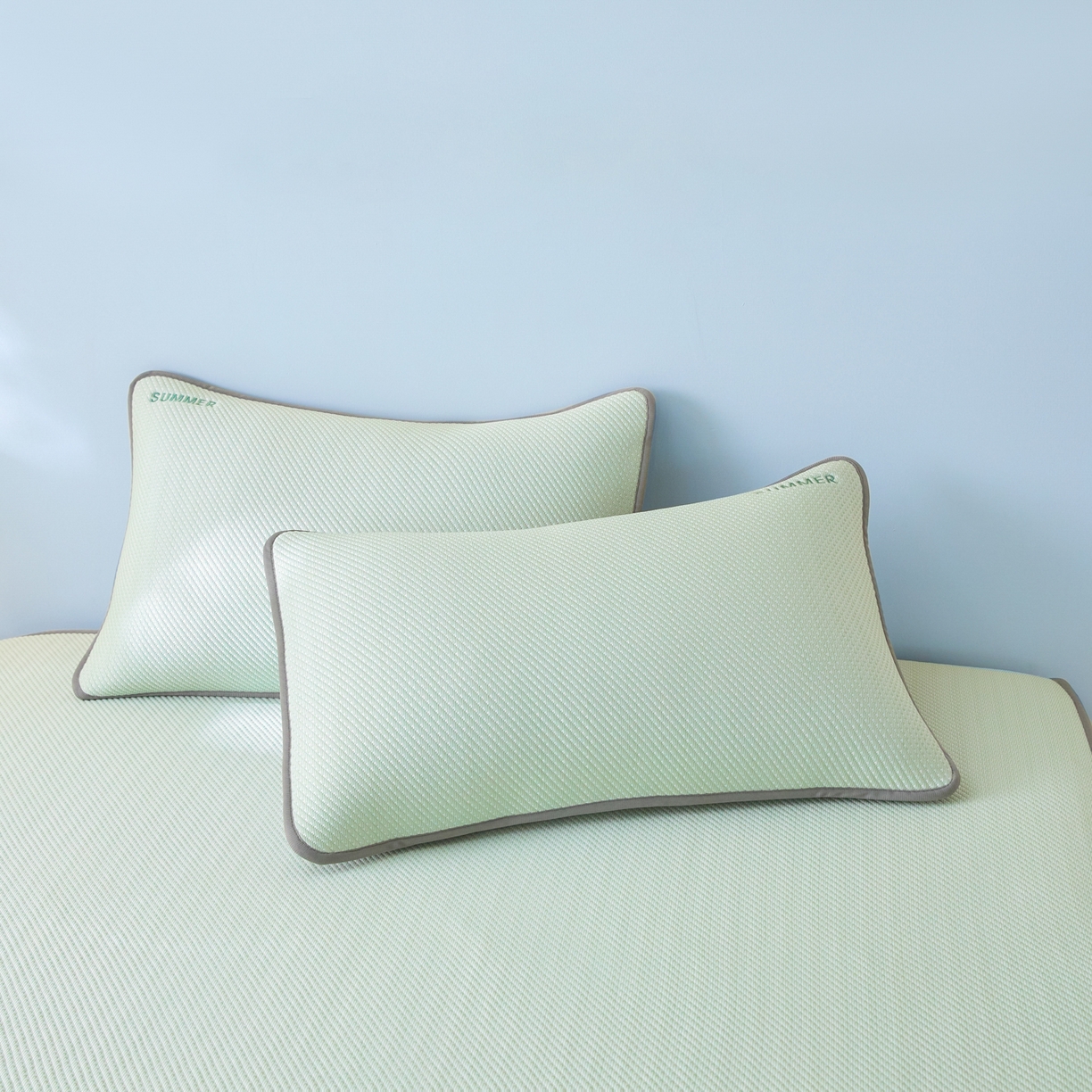 91家纺网 家纺一手货源 找家纺 欧邦 2026新款PE中分子刺绣款冰豆豆床笠夏被套件-序叶系列 序叶-绿