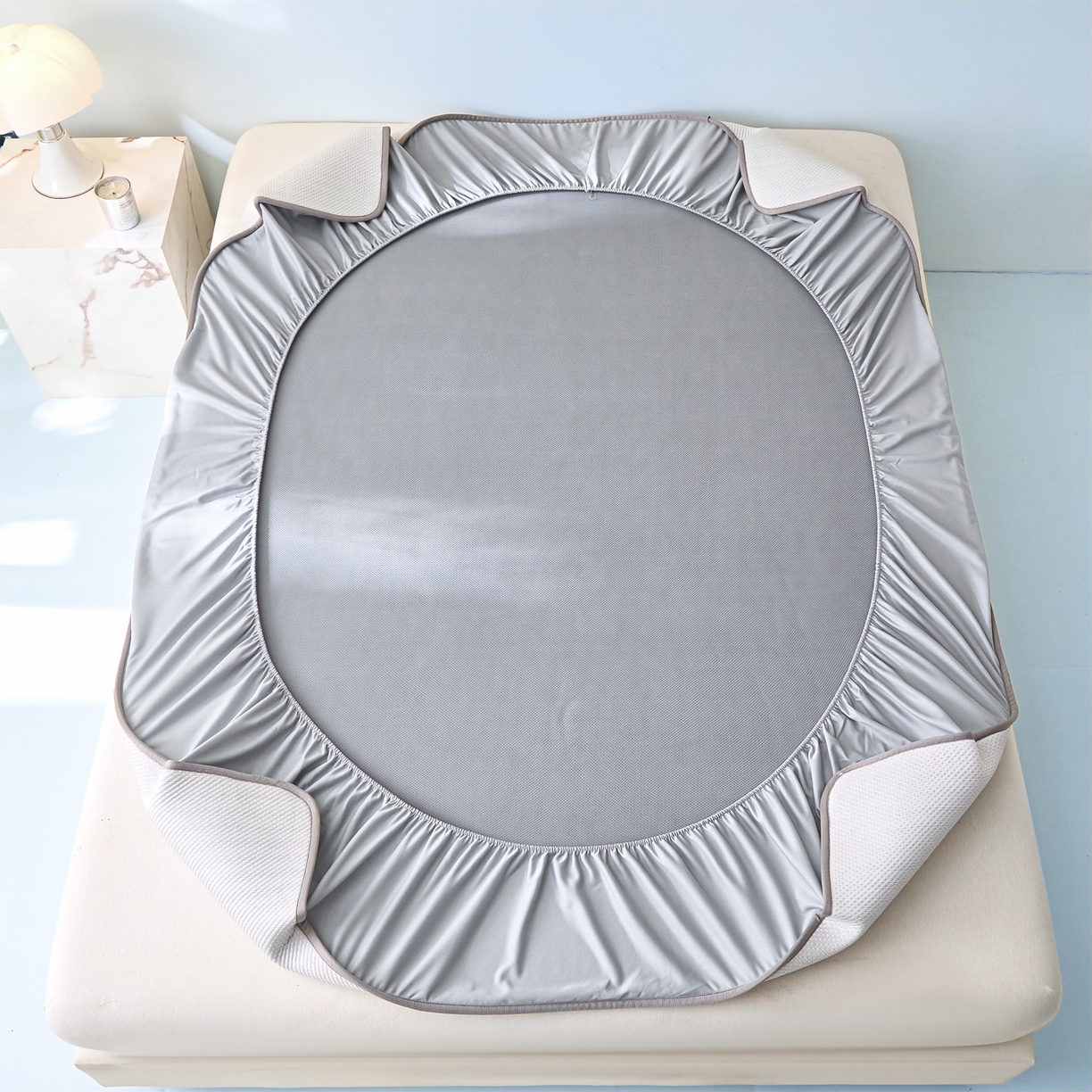 91家纺网 家纺一手货源 找家纺 欧邦 2026新款PE中分子刺绣款冰豆豆床笠夏被套件-序叶系列 序叶-灰