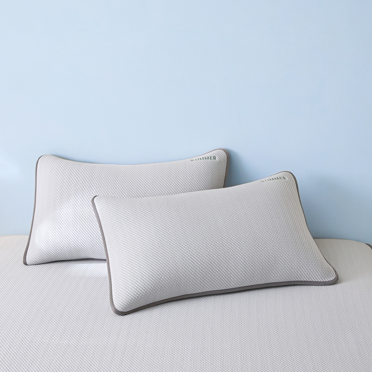 91家纺网 家纺一手货源 找家纺 欧邦 2026新款PE中分子刺绣款冰豆豆床笠夏被套件-序叶系列 序叶-灰