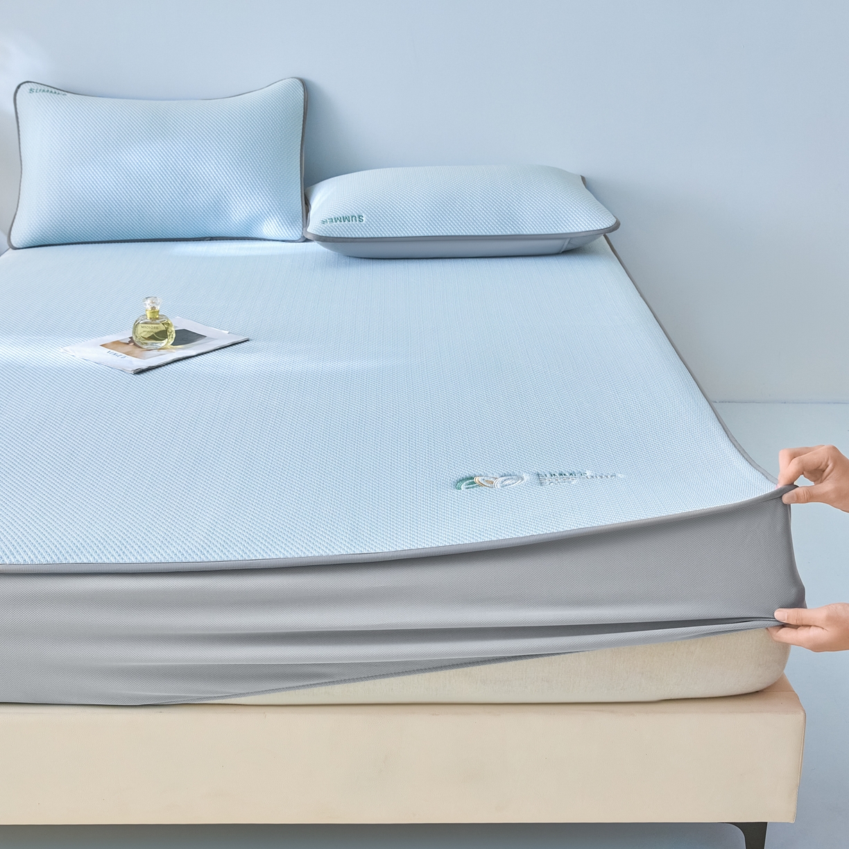 91家纺网 家纺一手货源 找家纺 欧邦 2026新款PE中分子刺绣款冰豆豆床笠夏被套件-序叶系列 序叶-蓝