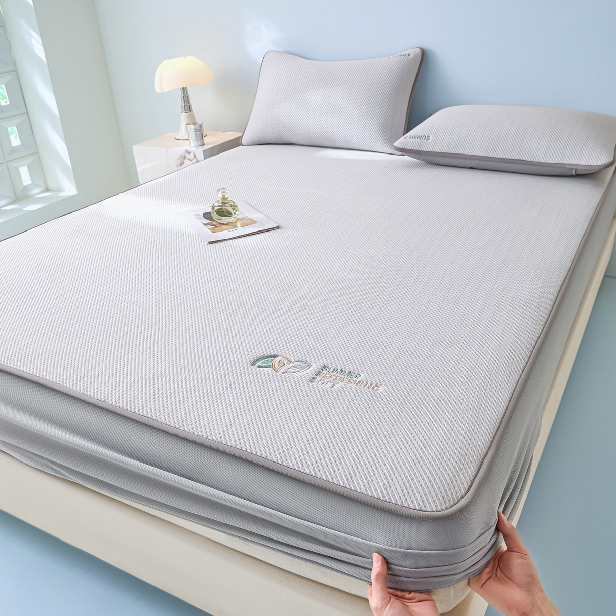 91家纺网 家纺一手货源 找家纺 欧邦 2026新款PE中分子刺绣款冰豆豆床笠夏被套件-序叶系列 序叶-灰