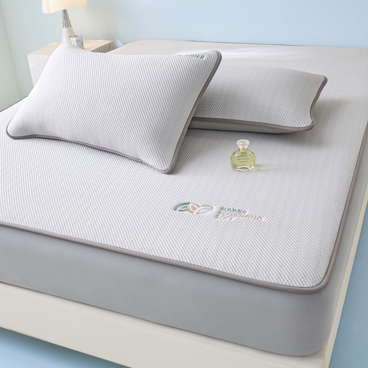 91家纺网 家纺一手货源 找家纺 欧邦 2026新款PE中分子刺绣款冰豆豆床笠夏被套件-序叶系列 序叶-灰